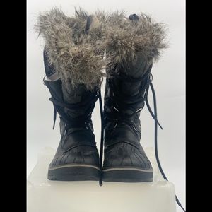 Sorel Snow Boots.  SIZE 10, black in color